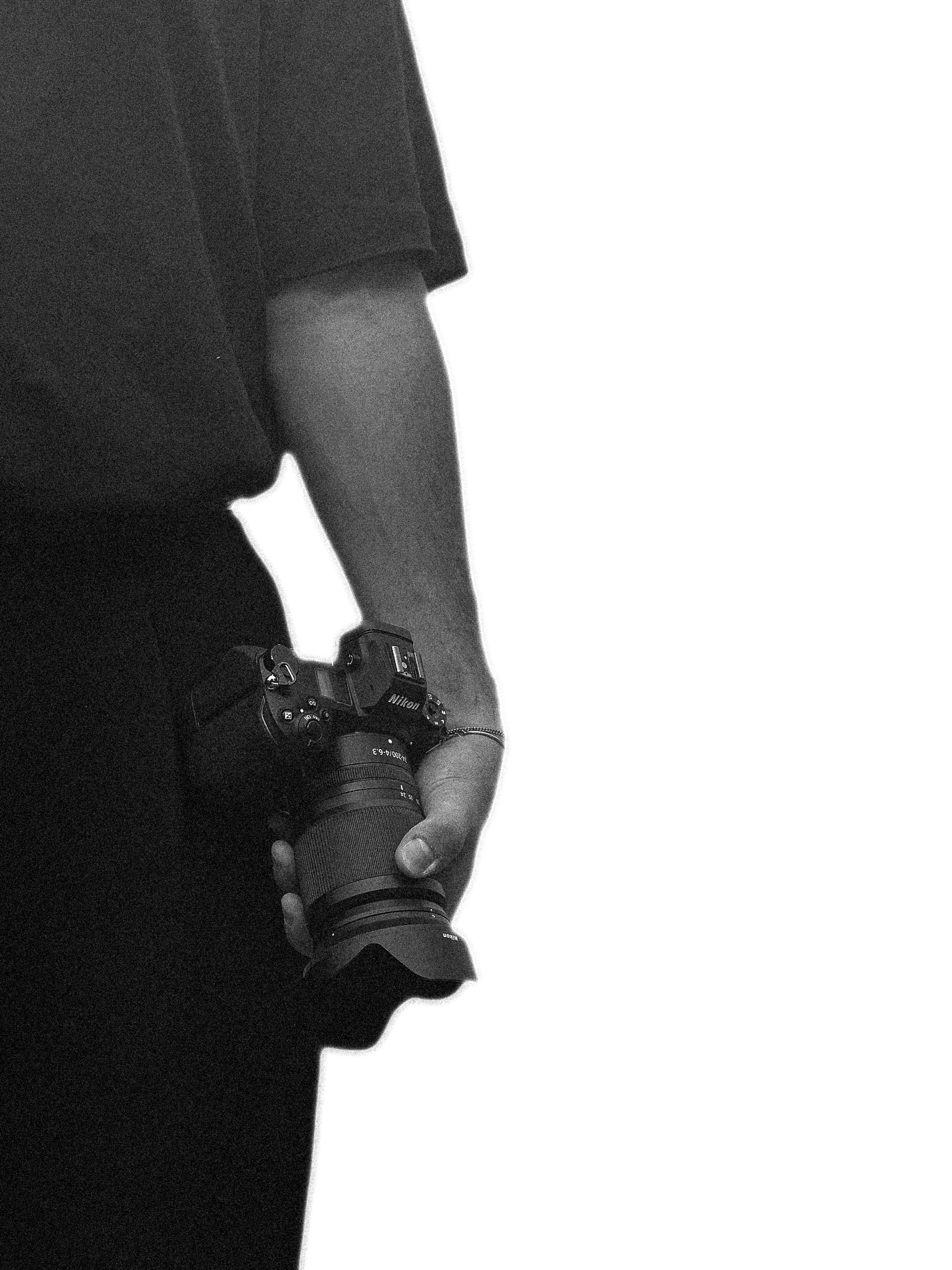 Schwarz-Weiß-Aufnahme von Jann mit seiner Nikon-Kamera